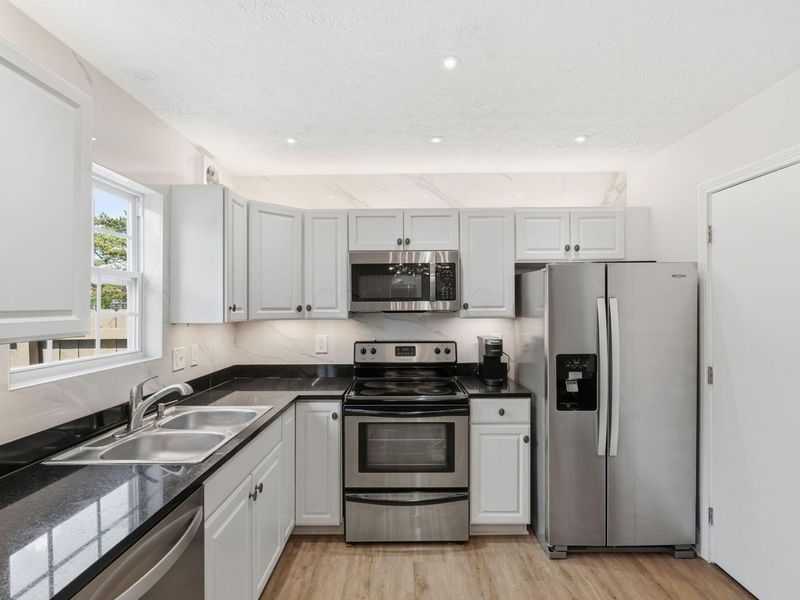 7909 Thornfield Lane, Unit 41, Columbus, OH 43235 Photo 2