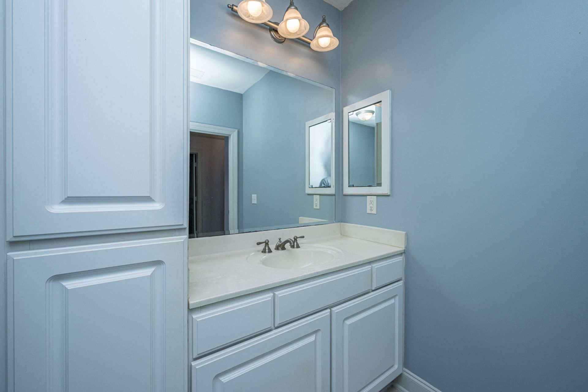 1025 Riverland Woods Place Photo 16