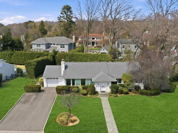 41 Highfield Lane, East Hills, NY 11577