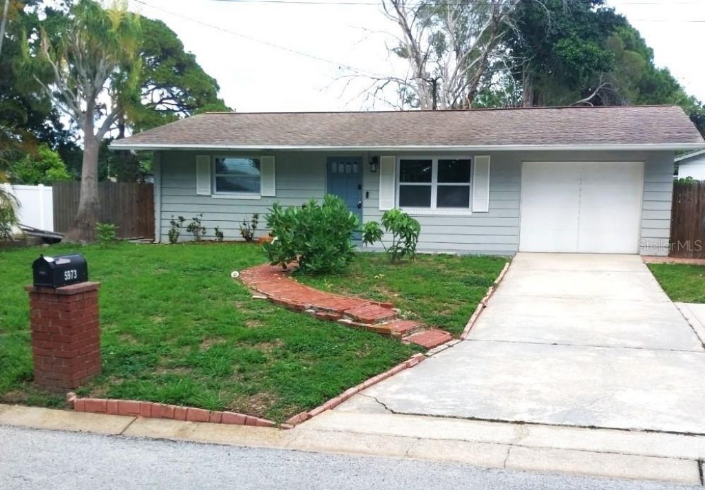 5973 Mckee Lake Drive N, Saint Petersburg, FL 33709 Main Photo