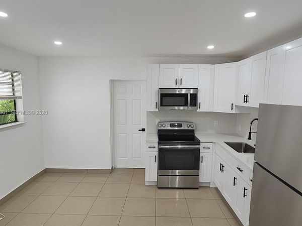 1046 Foster Rd , Hallandale Beach, FL 33009