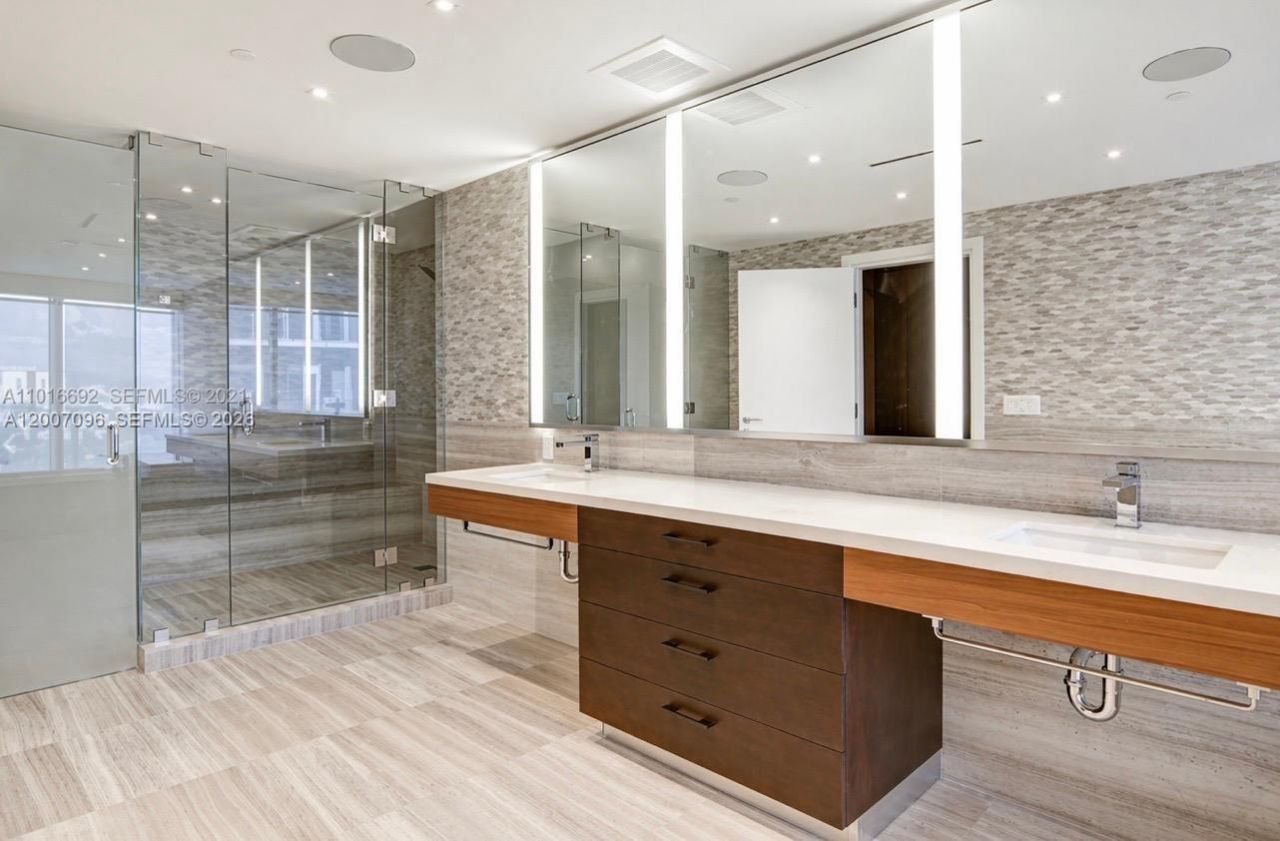 1 Collins Ave , Unit 606, Miami Beach, FL 33139 Photo