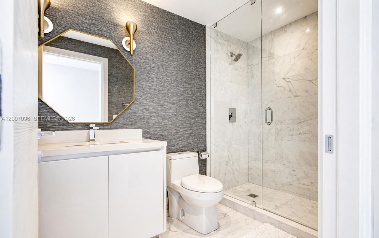 1 Collins Ave , Unit 606, Miami Beach, FL 33139 Photo