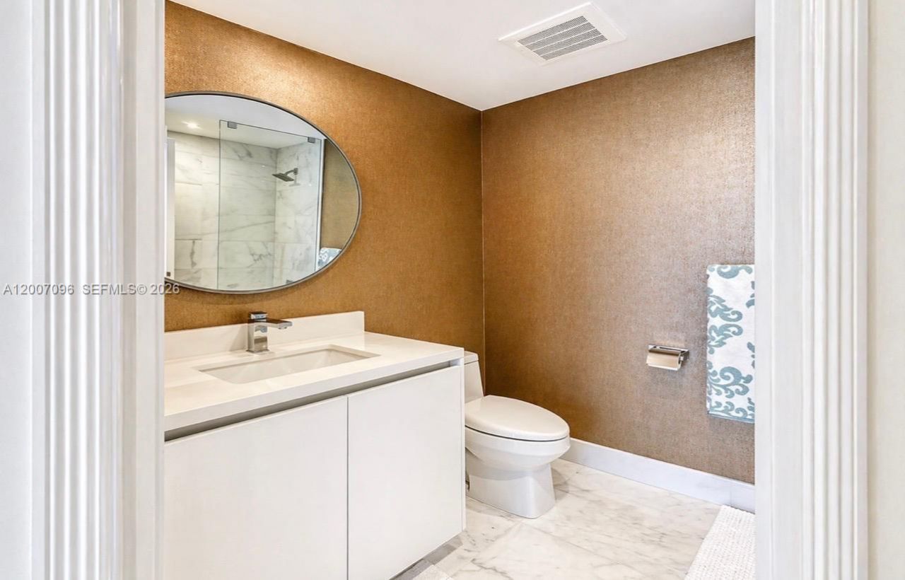 1 Collins Ave , Unit 606, Miami Beach, FL 33139 Photo