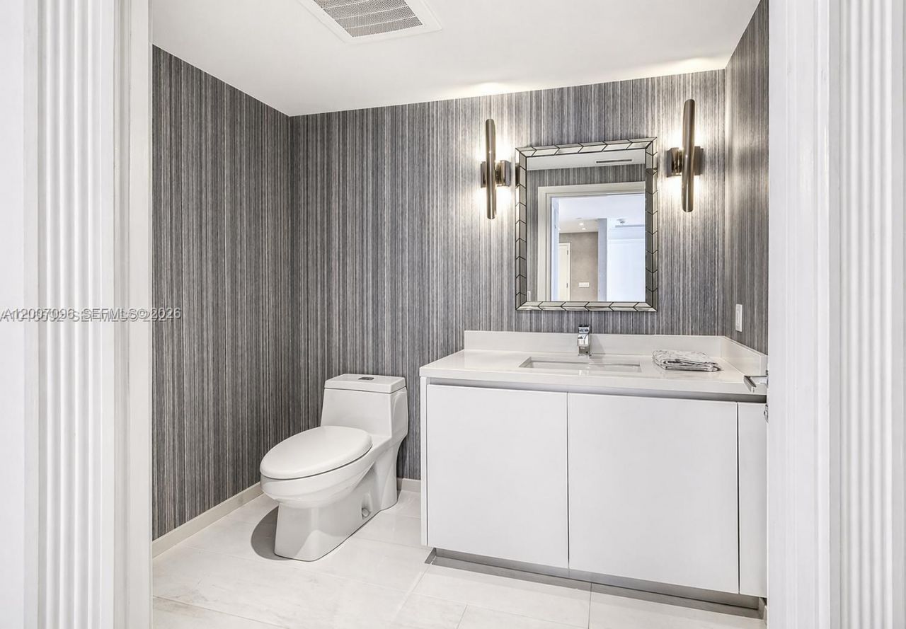 1 Collins Ave , Unit 606, Miami Beach, FL 33139 Photo