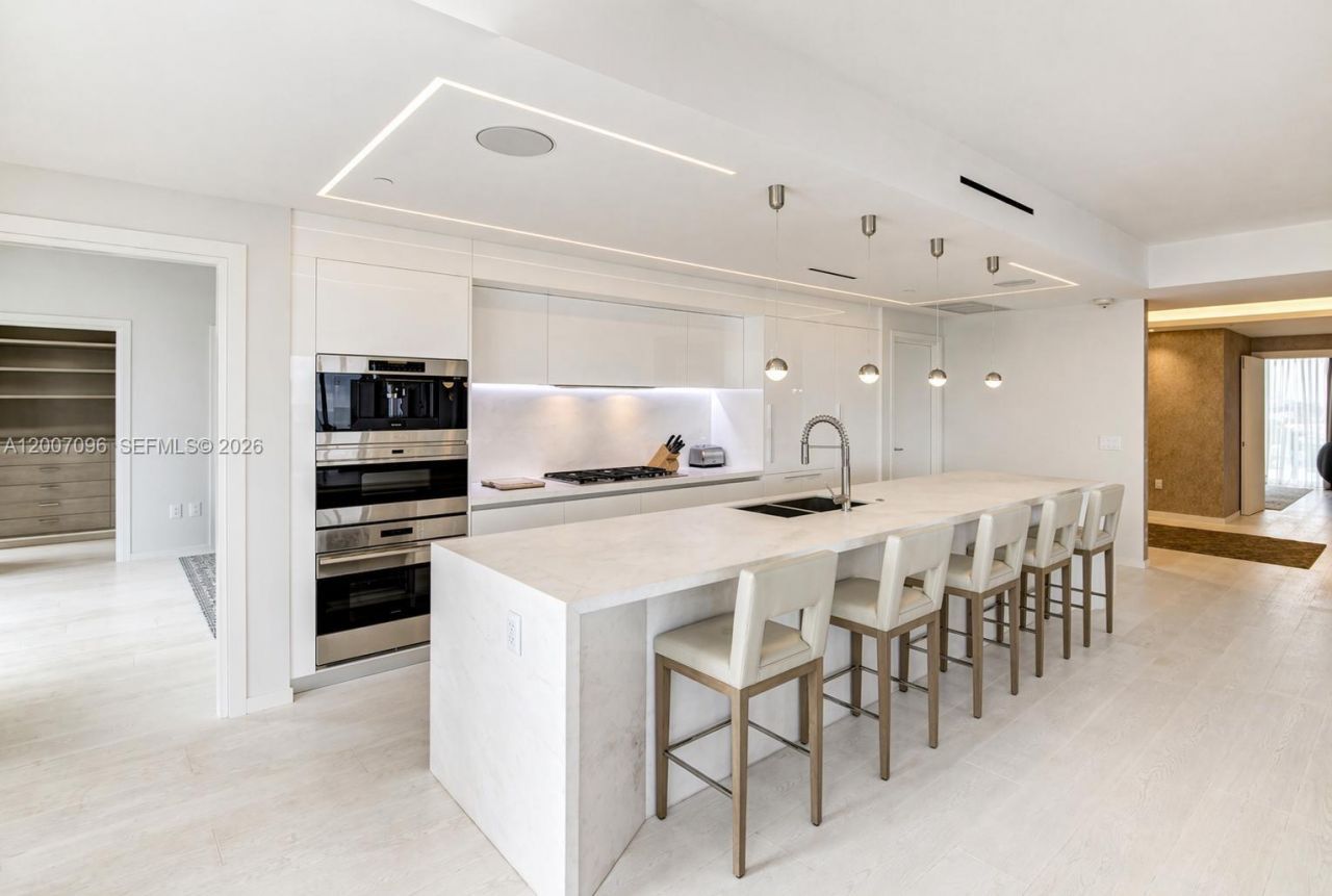 1 Collins Ave , Unit 606, Miami Beach, FL 33139 Photo