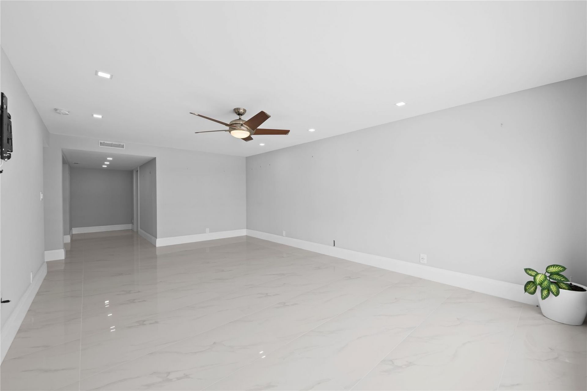 3900 Galt Ocean Drive, Unit 317, Fort Lauderdale, FL 33308 Photo