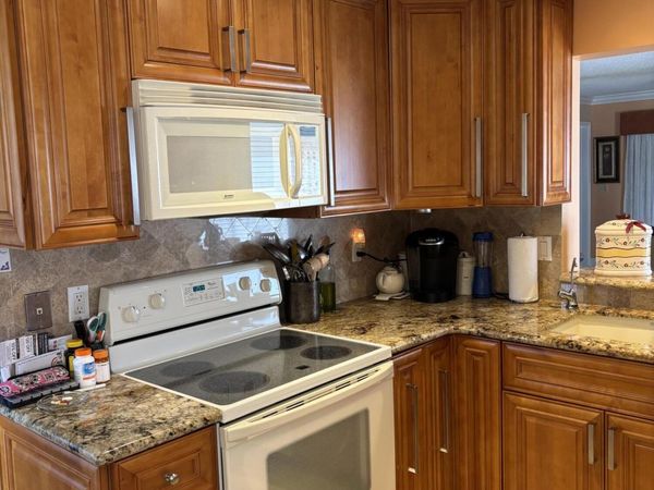 60 Pelican Pointe Drive, Unit 1020, Delray Beach, FL 33483