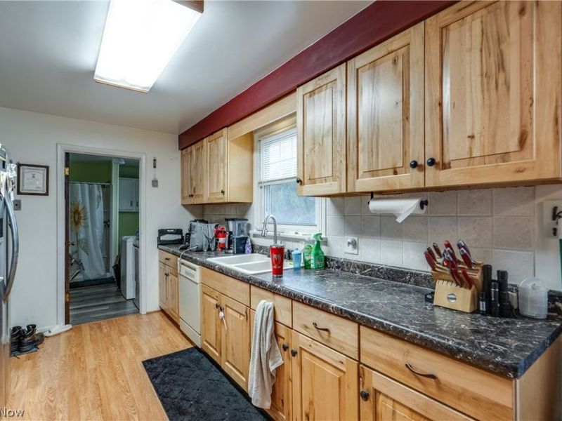 15390 Cenfield Street NE, Alliance, OH 44601 Photo 10