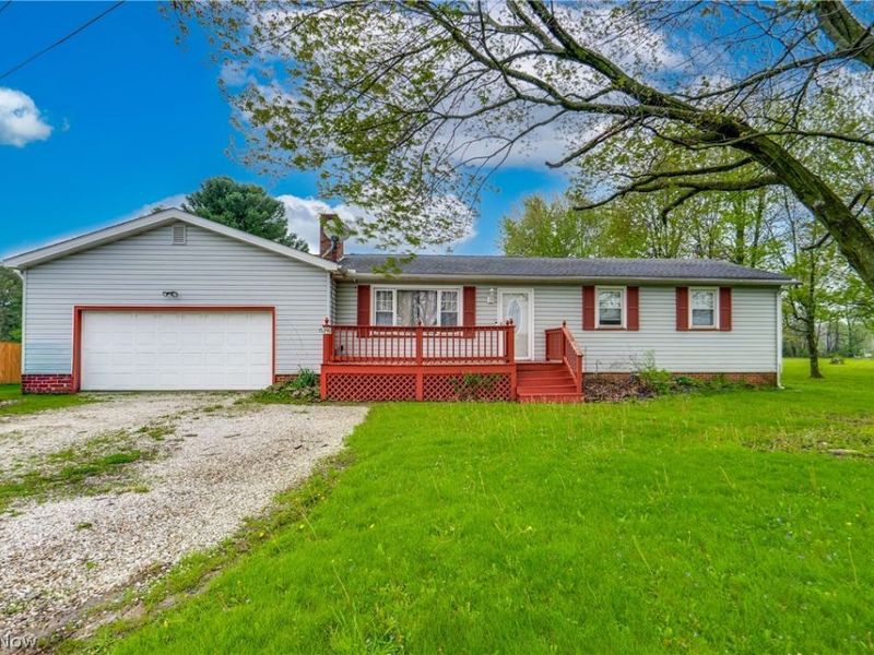 15390 Cenfield Street NE, Alliance, OH 44601 Photo 2