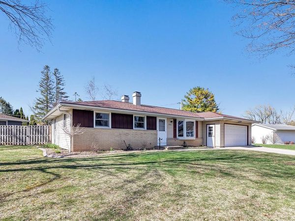 916 CHANTEL STREET, Green Bay, WI 54304