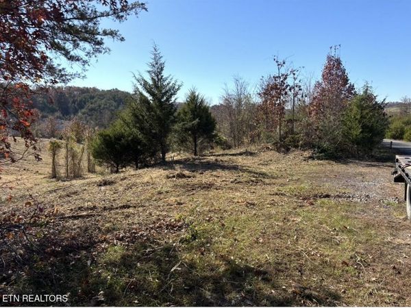 4R1 Dickey School Rd, Dandridge, TN 37725