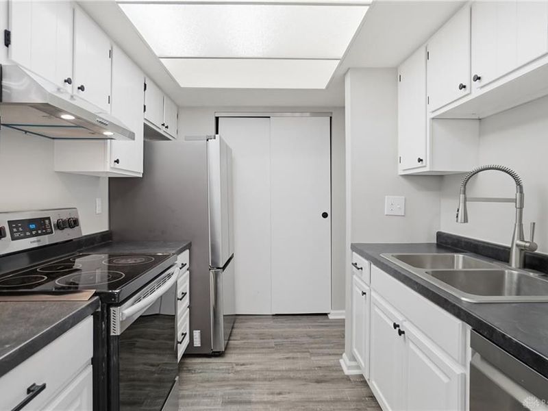 5520 Cobblegate Drive, Unit C, Dayton, OH 45449 Photo 9