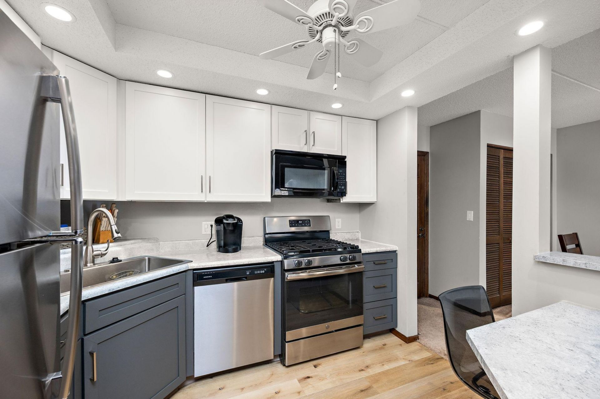 6650 Vernon Avenue S, Edina, MN 55436