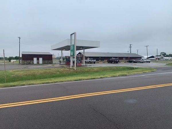 100 Main, Lone Wolf, OK 73655