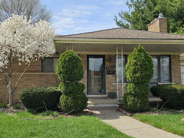 23821 Roxana Avenue, Eastpointe, MI 48021