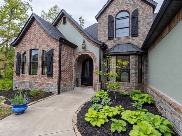 1602 NE Chapel Hill Drive , Bentonville, AR 72712