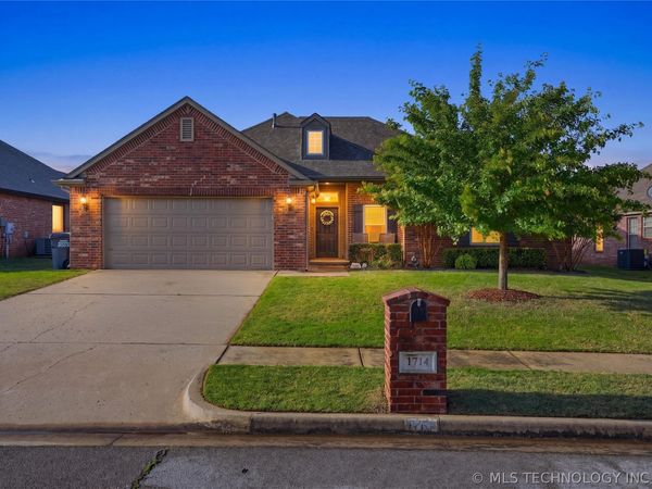 1714 W 119th Place S, Jenks, OK 74037