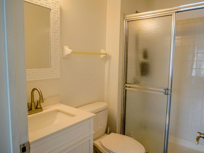 3741 Bill Of Rights Square, Columbus, OH 43207 Photo 9