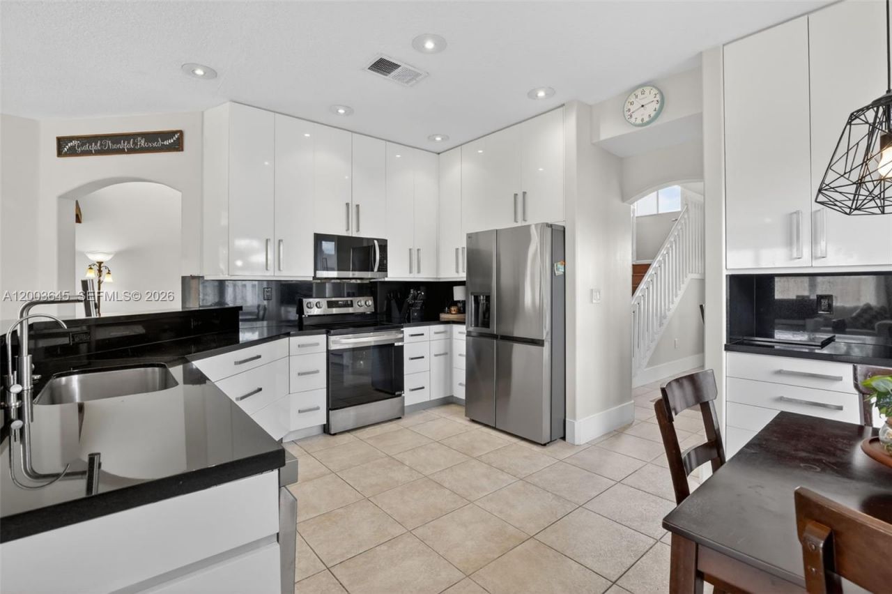 19010 NW 23rd Ct, Pembroke Pines, FL 33029 Photo