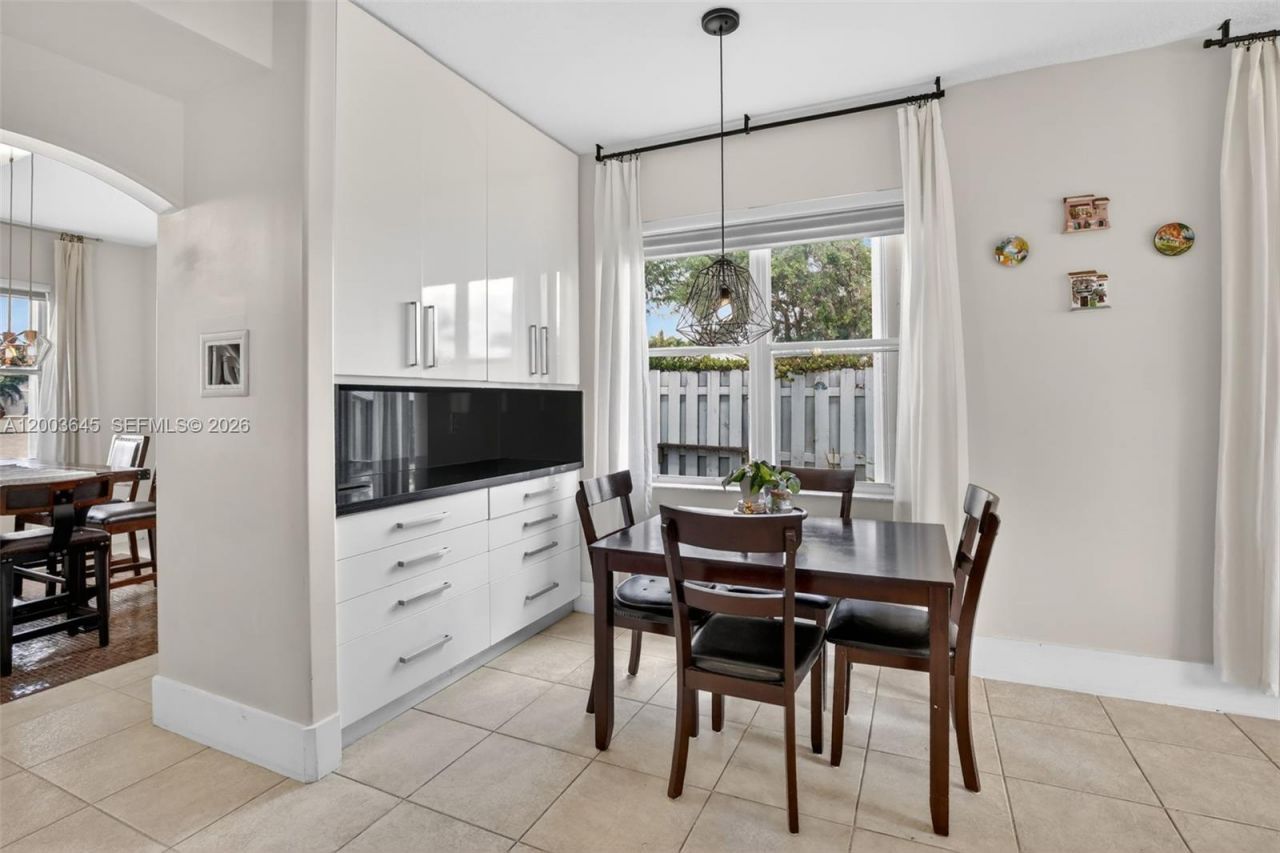 19010 NW 23rd Ct, Pembroke Pines, FL 33029 Photo