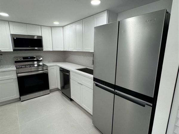 8261 NW 8th St, Unit 130, Miami, FL 33126