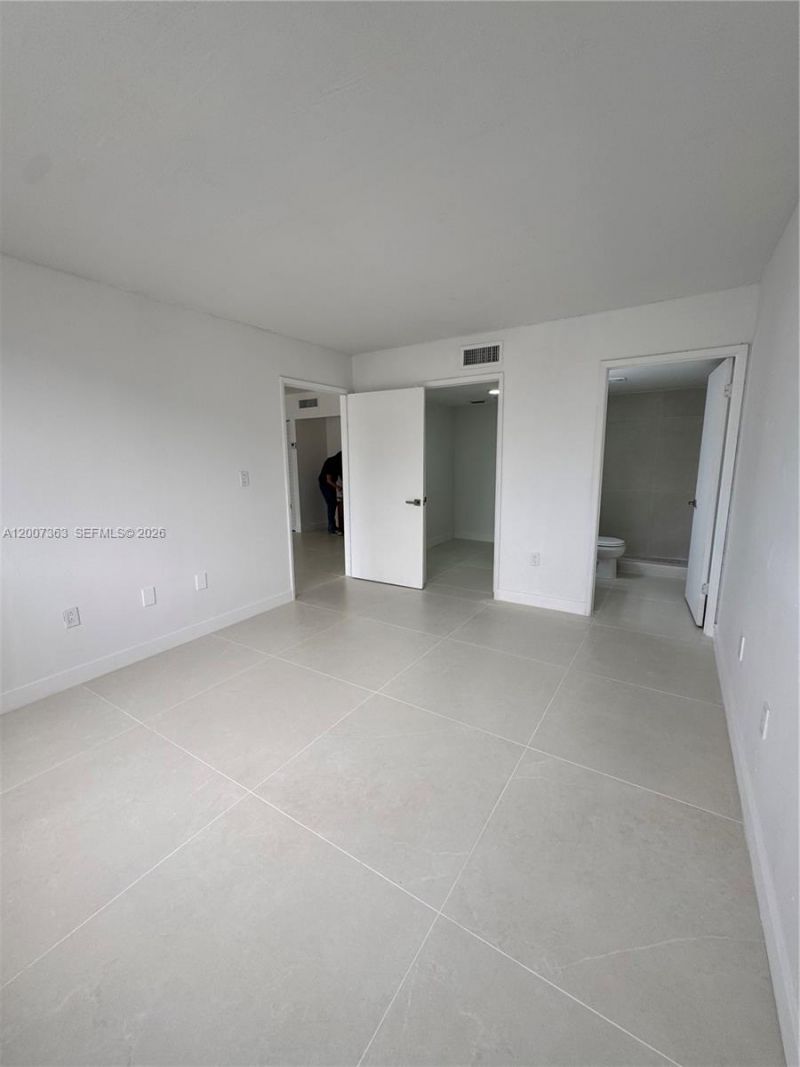 8261 NW 8th St, Unit 130, Miami, FL 33126 Photo