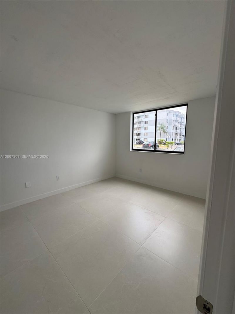 8261 NW 8th St, Unit 130, Miami, FL 33126 Photo