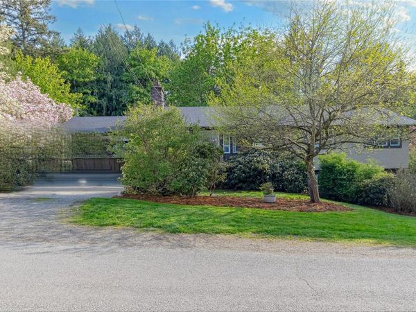 1005 Sluggett Rd, Central Saanich, BC V8M 1E4