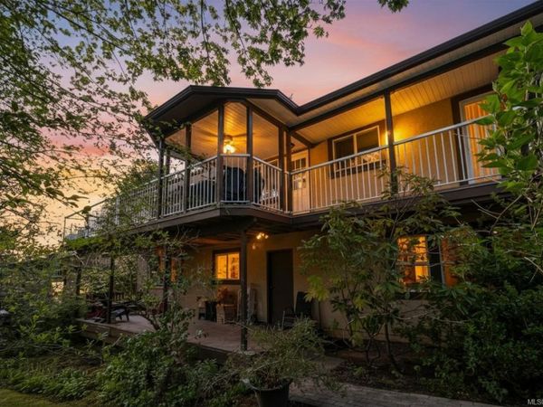 1005 Sluggett Rd, Central Saanich, BC V8M 1E4