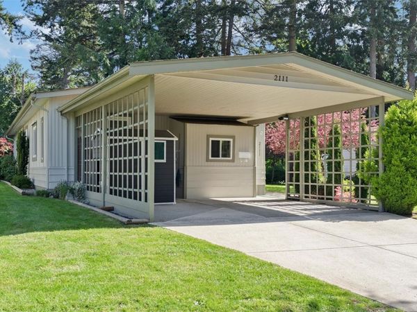 2111 Summergate Blvd , Sidney, BC V8L 4K9