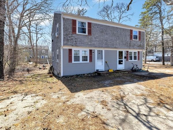 269-271 Old Townhouse Rd, Yarmouth, MA 02673