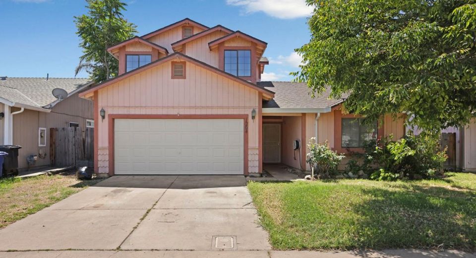 1204 Dezzani Ln, Modesto, CA 95358 Photo