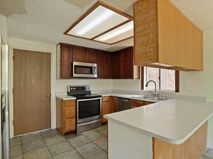 1204 Dezzani Ln, Modesto, CA 95358 Photo