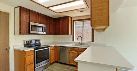 1204 Dezzani Ln, Modesto, CA 95358 Photo