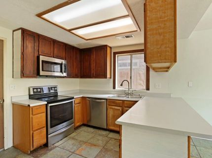 1204 Dezzani Ln, Modesto, CA 95358 Photo