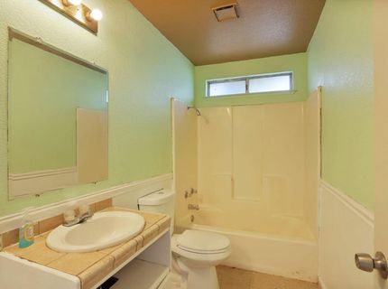 1204 Dezzani Ln, Modesto, CA 95358 Photo