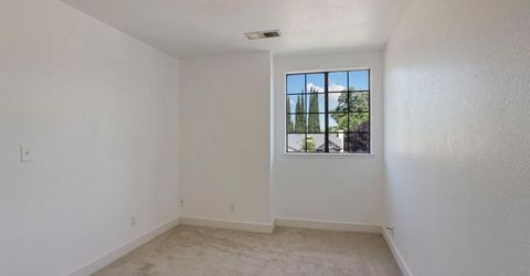 1204 Dezzani Ln, Modesto, CA 95358 Photo