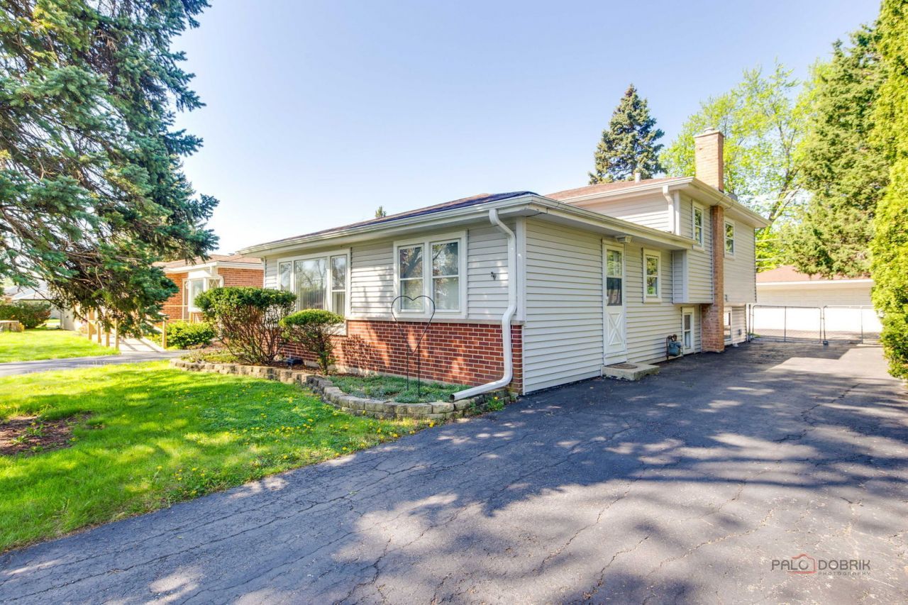 338 Ash Avenue , Wood Dale, IL 60191