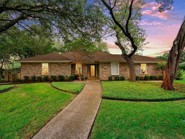 9920 Sandalwood Drive, Woodway, TX 76712