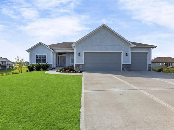 17742 S Myrna Drive, Olathe, KS 66062