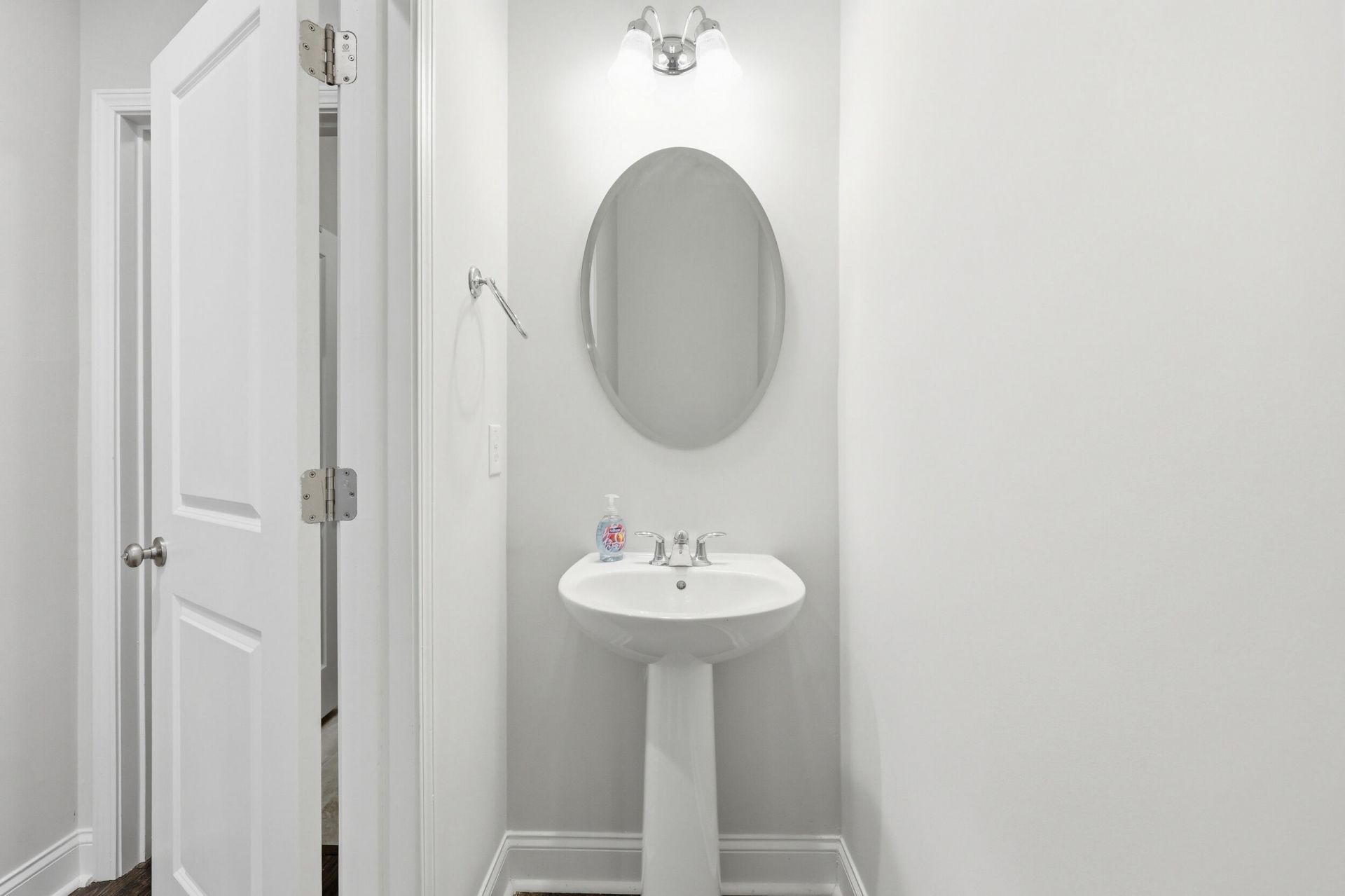 137 Hawthorne Landing Drive Photo 11