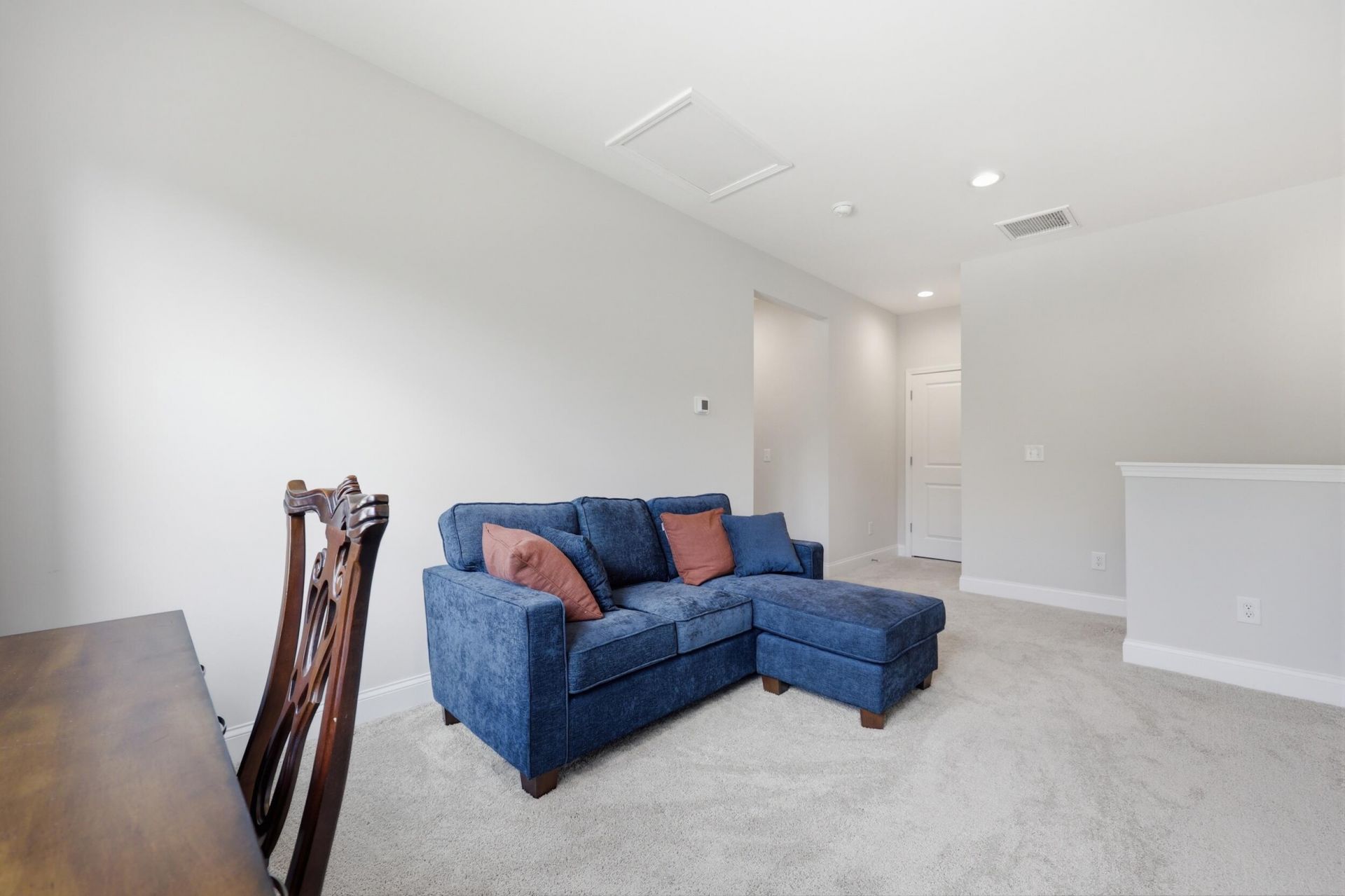 137 Hawthorne Landing Drive Photo 18