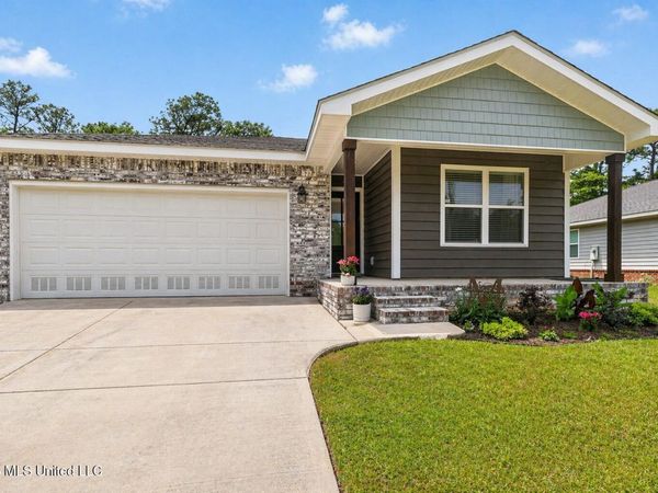 1129 Pine Street, Ocean Springs, MS 39564
