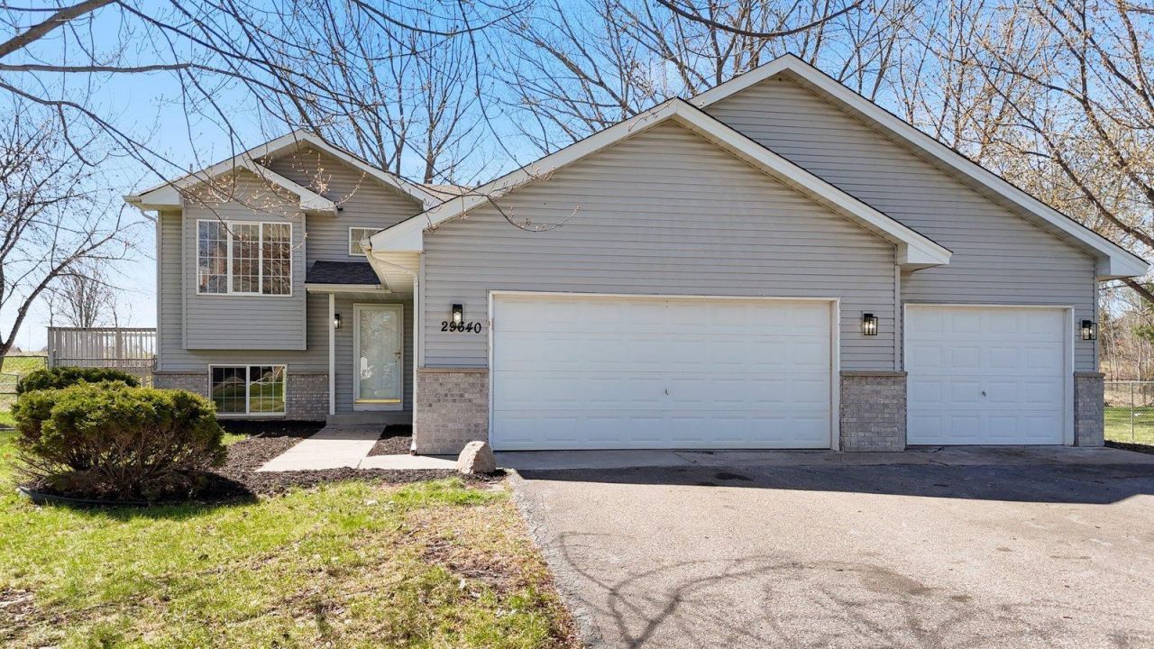 29640 Broadway Street , Lindstrom, MN 55045