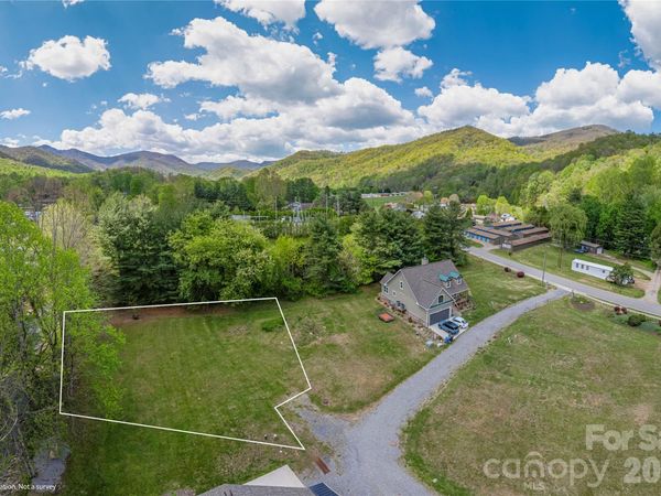 500 Sophie Road, Maggie Valley, NC 28751