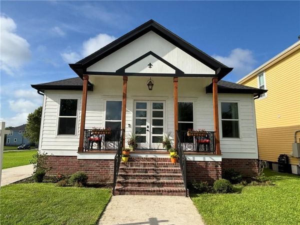 9 MONPLAISER Place, New Orleans, LA 70114