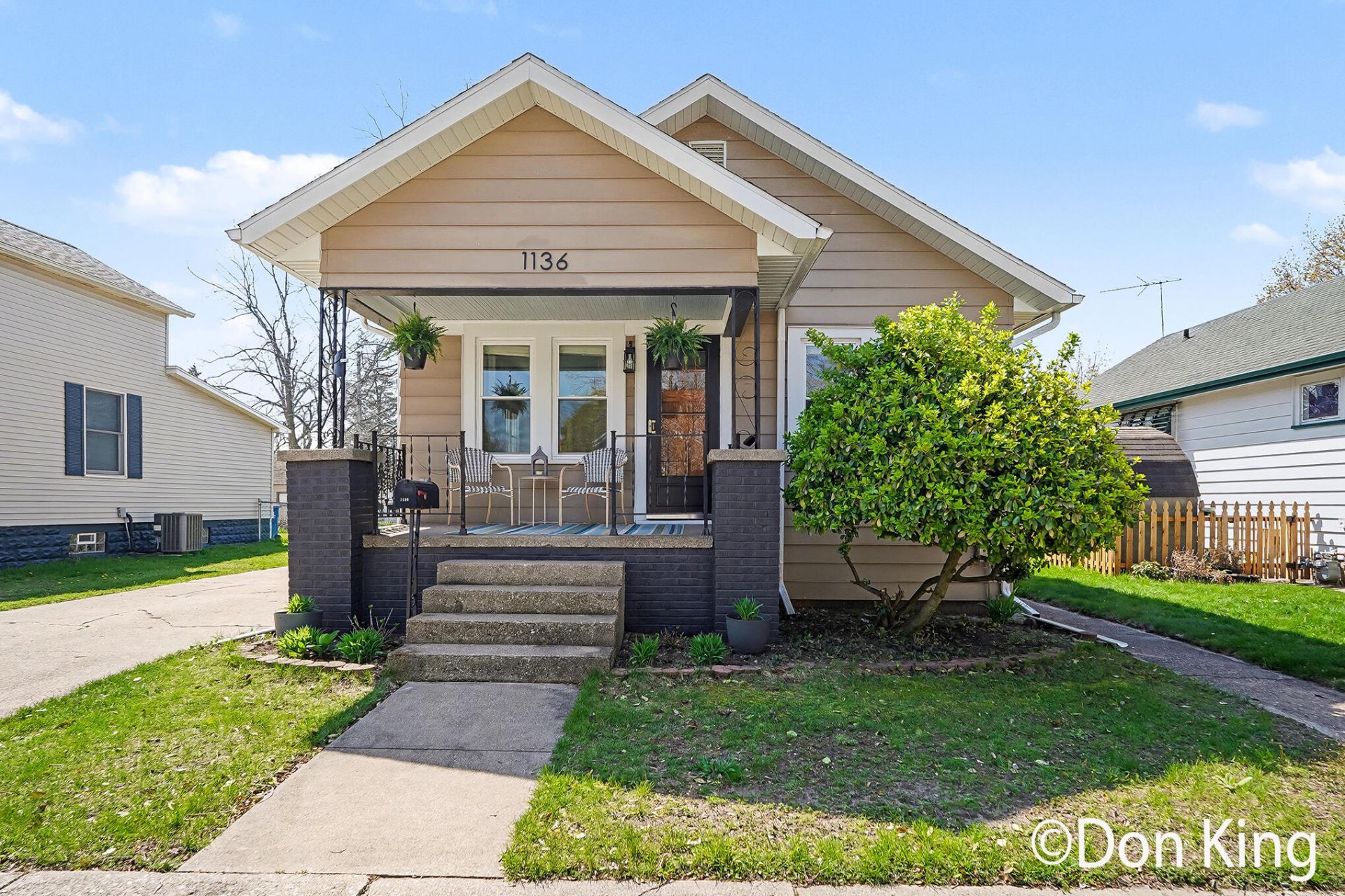 1136 Slayton Avenue, Grand Haven, MI 49417 Main Photo