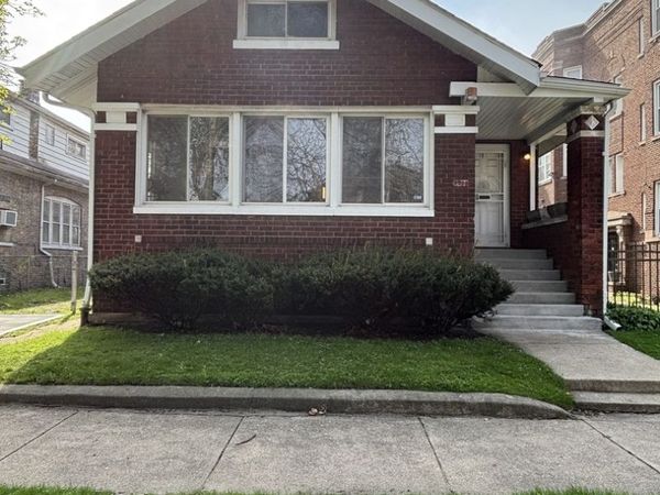7518 S Ridgeland Avenue , Chicago, IL 60649