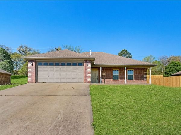 1041 Sara Beth Street , Elkins, AR 72727